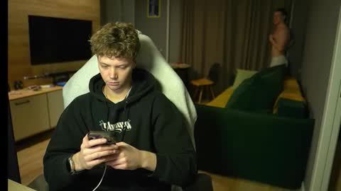 OLIVERpvt is open online show from 11-25-25, 12:05