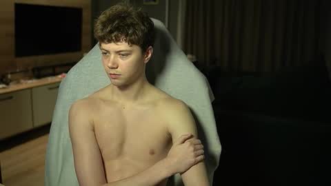 OLIVERpvt is open online show from 02-14-26, 03:03