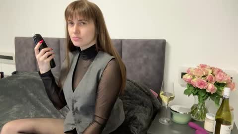 Snapshot of _sweet_lora chatting on 12-20-25, 11:28 You can call me Lora online show from 12-20-25, 11:28