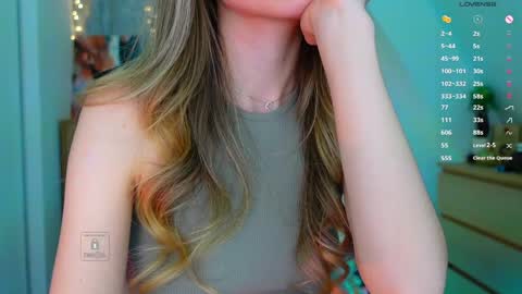 Snapshot of _sweetcams_ chatting on 04-25-26, 04:37 Dasha online show from 04-25-26, 04:37