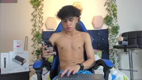 Snapshot of _taylor_black chatting on 11-19-25, 08:20 Taylor online show from 11-19-25, 08:20