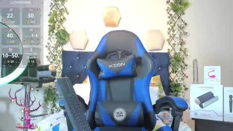 Snapshot of _taylor_black chatting on 11-22-25, 03:33 Taylor online show from 11-22-25, 03:33