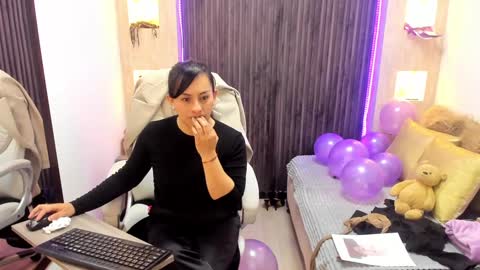 Stefania online show from 01-24-25, 11:02