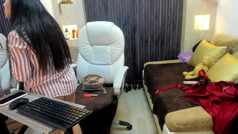 Stefania online show from 02-08-25, 09:57
