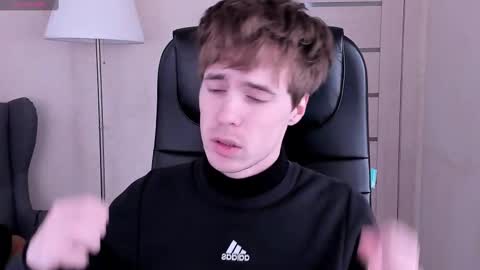 Snapshot of _tokyo_ghoul chatting on 02-12-25, 10:03 _tokyo_ghoul online show from 02-12-25, 10:03