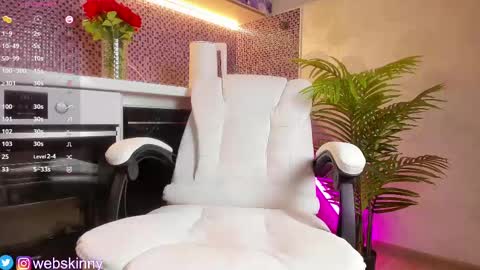 Julia online show from 03-09-25, 01:04