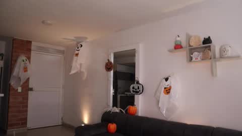 Anastasia Vahos online show from 10-30-25, 05:13