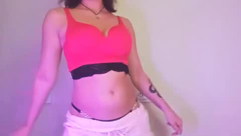 Snapshot of _velvetvibe_ chatting on 09-20-25, 06:20 Mia online show from 09-20-25, 06:20