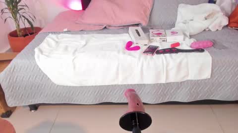 Veronica online show from 02-19-25, 12:44