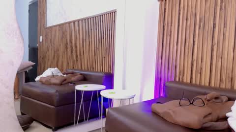 Veronica online show from 10-24-25, 11:50