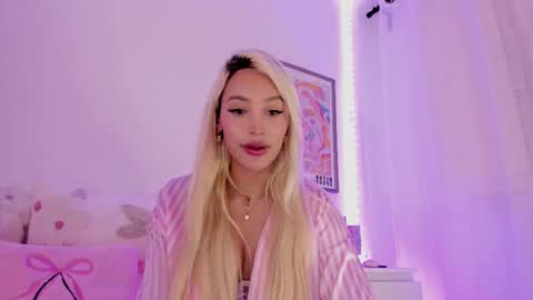 Snapshot of _viioletweekend_ chatting on 02-21-25, 08:27 online show from 02-21-25, 08:27