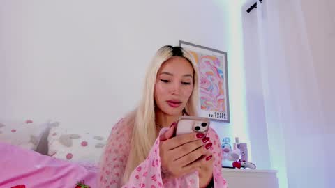 Snapshot of _viioletweekend_ chatting on 03-01-25, 09:37 online show from 03-01-25, 09:37