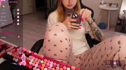 Alis online show from 11-21-25, 09:19