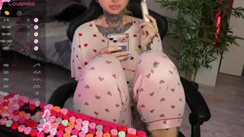 Alis online show from 06-14-26, 06:15