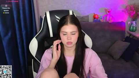 Fiona and Wayne online show from 04-10-26, 07:51