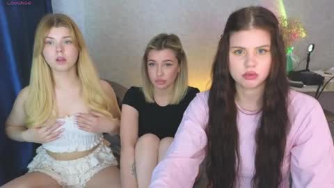 Snapshot of _wifi_ chatting on 04-24-26, 03:03 Fiona and Wayne online show from 04-24-26, 03:03