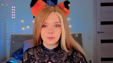 Snapshot of _yourfoxy_ chatting on 01-16-26, 04:11 LITTLE FOX online show from 01-16-26, 04:11