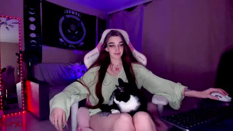 Snapshot of _yourwetdreams_ chatting on 12-23-24, 06:48 Roxy online show from 12-23-24, 06:48