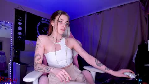 Snapshot of _yourwetdreams_ chatting on 02-16-25, 06:54 Roxy online show from 02-16-25, 06:54