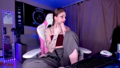 Snapshot of _yourwetdreams_ chatting on 02-24-25, 12:52 Roxy online show from 02-24-25, 12:52