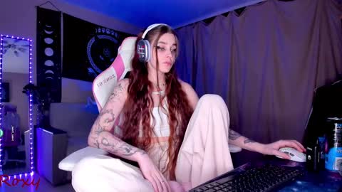 Snapshot of _yourwetdreams_ chatting on 02-25-25, 02:36 Roxy online show from 02-25-25, 02:36