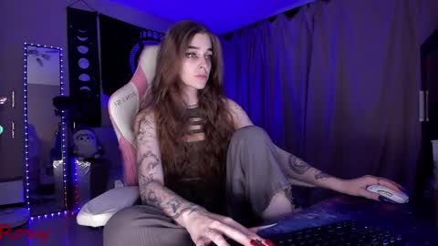 Snapshot of _yourwetdreams_ chatting on 10-02-25, 11:01 Roxy online show from 10-02-25, 11:01