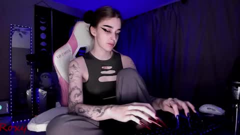 Snapshot of _yourwetdreams_ chatting on 10-08-25, 02:20 Roxy online show from 10-08-25, 02:20