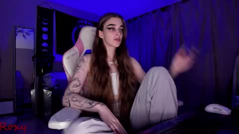 Snapshot of _yourwetdreams_ chatting on 10-20-25, 04:29 Roxy online show from 10-20-25, 04:29