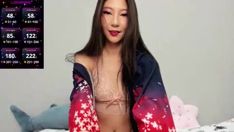 Mia online show from 11-14-25, 12:53