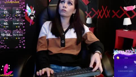 Yuyi online show from 01-23-25, 11:15