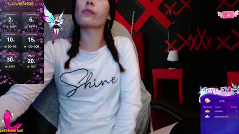 Yuyi online show from 02-03-25, 02:13