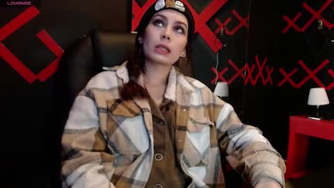 Yuyi online show from 02-15-25, 11:17