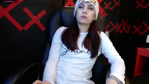 Yuyi online show from 02-17-25, 11:23