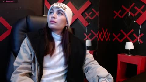 Yuyi online show from 02-20-25, 11:20