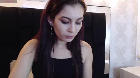 Yuyi online show from 02-22-25, 05:24