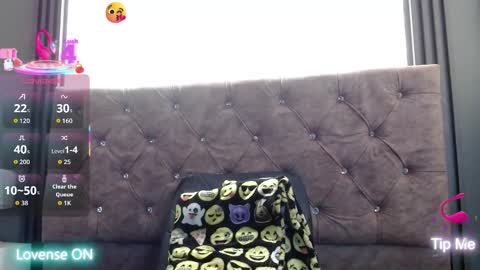 Yuyi online show from 11-22-25, 11:20