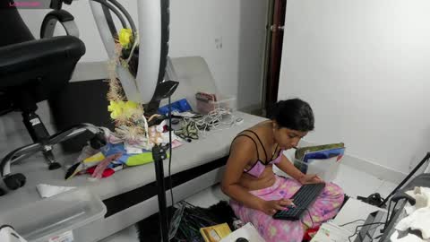 Snapshot of _zara_love19 chatting on 01-14-25, 07:59 zara online show from 01-14-25, 07:59