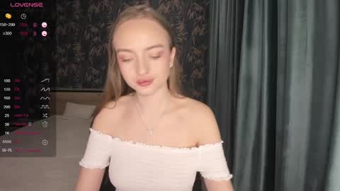 Snapshot of a_delina chatting on 03-09-25, 04:00 Adelina online show from 03-09-25, 04:00