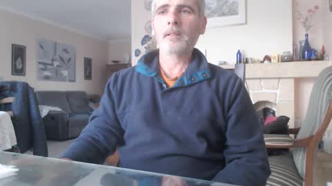 Snapshot of aalex1717 chatting on 12-25-24, 03:49 Aalex1717 online show from 12-25-24, 03:49