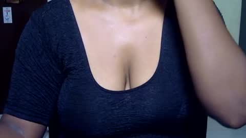 Snapshot of aaliya11 chatting on 07-20-26, 04:38 alia online show from 07-20-26, 04:38