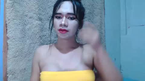 Snapshot of aaliyah04 chatting on 10-31-25, 11:00 BERLAT online show from 10-31-25, 11:00