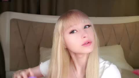 Amy online show from 10-04-25, 05:22