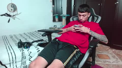 Snapshot of aarman_bannana chatting on 12-19-24, 04:02 aarman online show from 12-19-24, 04:02