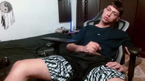 Snapshot of aarman_bannana chatting on 09-28-25, 01:44 aarman online show from 09-28-25, 01:44