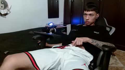 Snapshot of aarman_bannana chatting on 10-15-25, 11:05 aarman online show from 10-15-25, 11:05