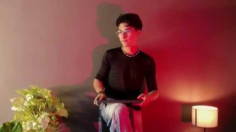 Aaron Ezequiel online show from 11-26-25, 01:39