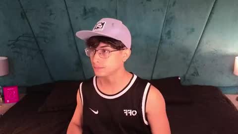 Aaron Ezequiel online show from 04-12-26, 12:32