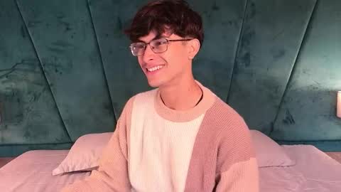 Aaron Ezequiel online show from 04-14-26, 12:33