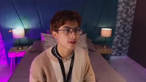 Aaron Ezequiel online show from 07-25-26, 12:25