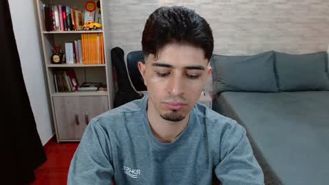 Snapshot of aaron_paul_ chatting on 12-02-24, 08:55 Aaron online show from 12-02-24, 08:55